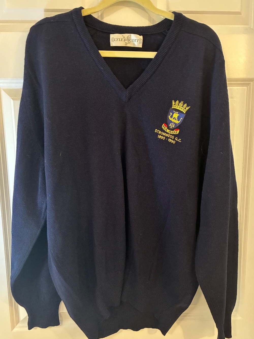 Lyle & Scott Men's Navy V-Neck Sweater with Embroidered Crest M